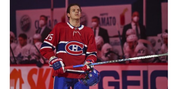 Jesperi Kotkaniemi va aux Hurricanes de la Caroline